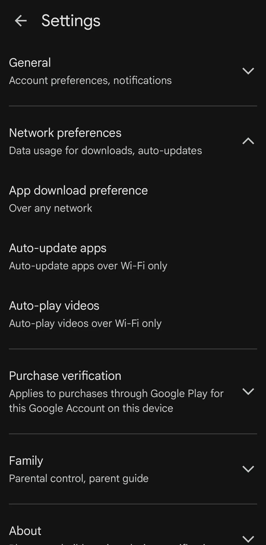 Menu cài đặt Google Play Store trên điện thoại Samsung, cho phép cấu hình tự động cập nhật ứng dụng qua Wi-Fi.