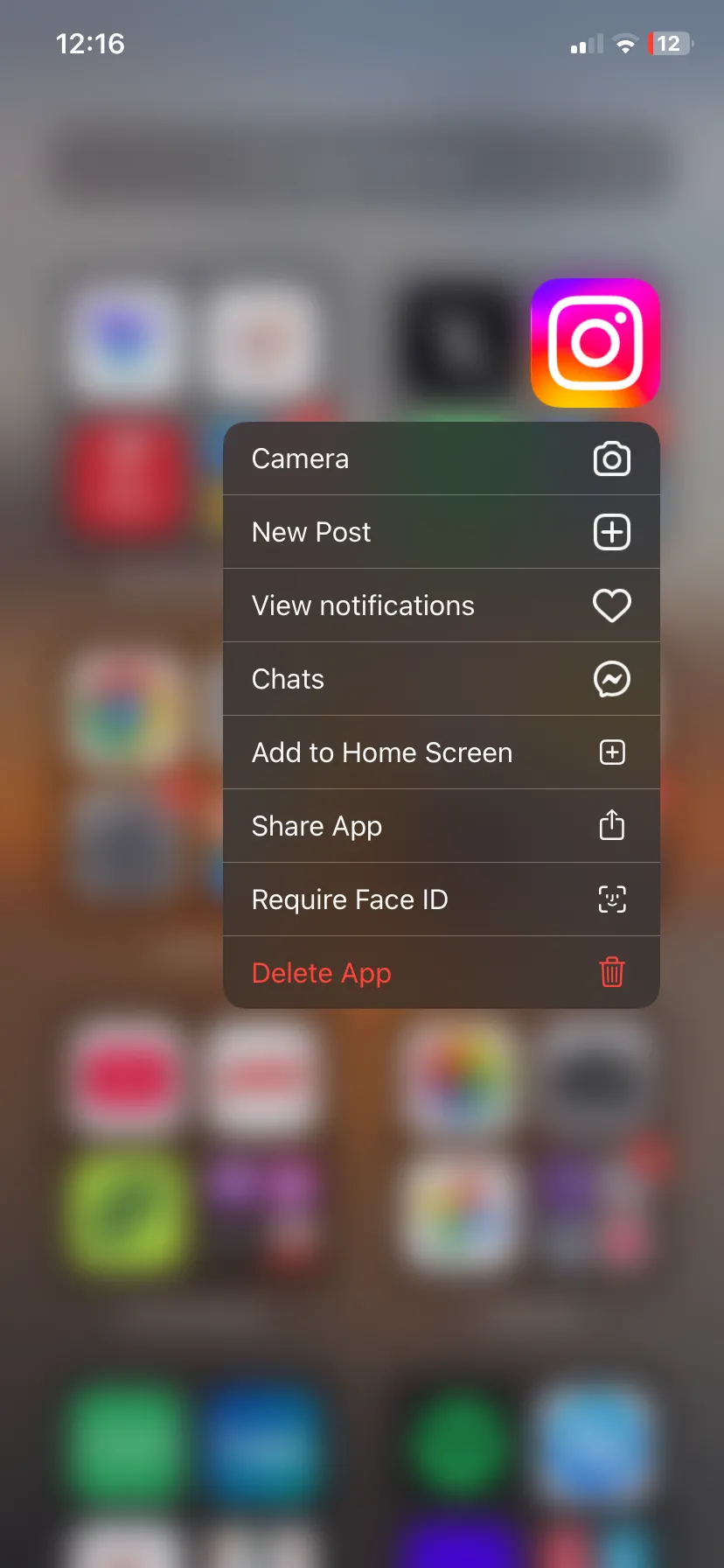 Menu tác vụ nhanh của ứng dụng Instagram khi nhấn giữ biểu tượng, với các tùy chọn truy cập camera, tạo bài đăng và tin nhắn.