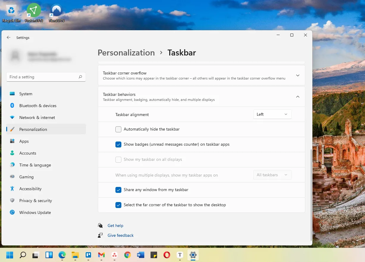 Thanh Taskbar trên Windows 11 cho phép căn chỉnh lại biểu tượng sang trái, mang lại cảm giác quen thuộc như Windows 10.