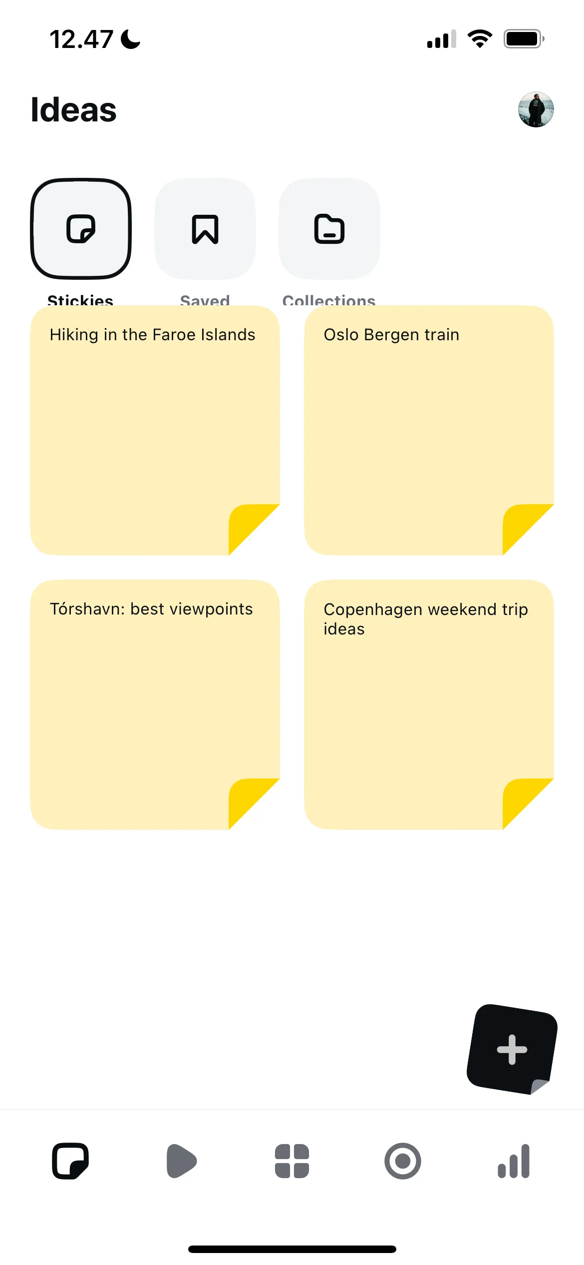 Tính năng Stickies trong Instagram Edits, hiển thị các ghi chú ý tưởng sáng tạo với khả năng tùy chỉnh màu sắc, giúp người dùng quản lý dự án video.
