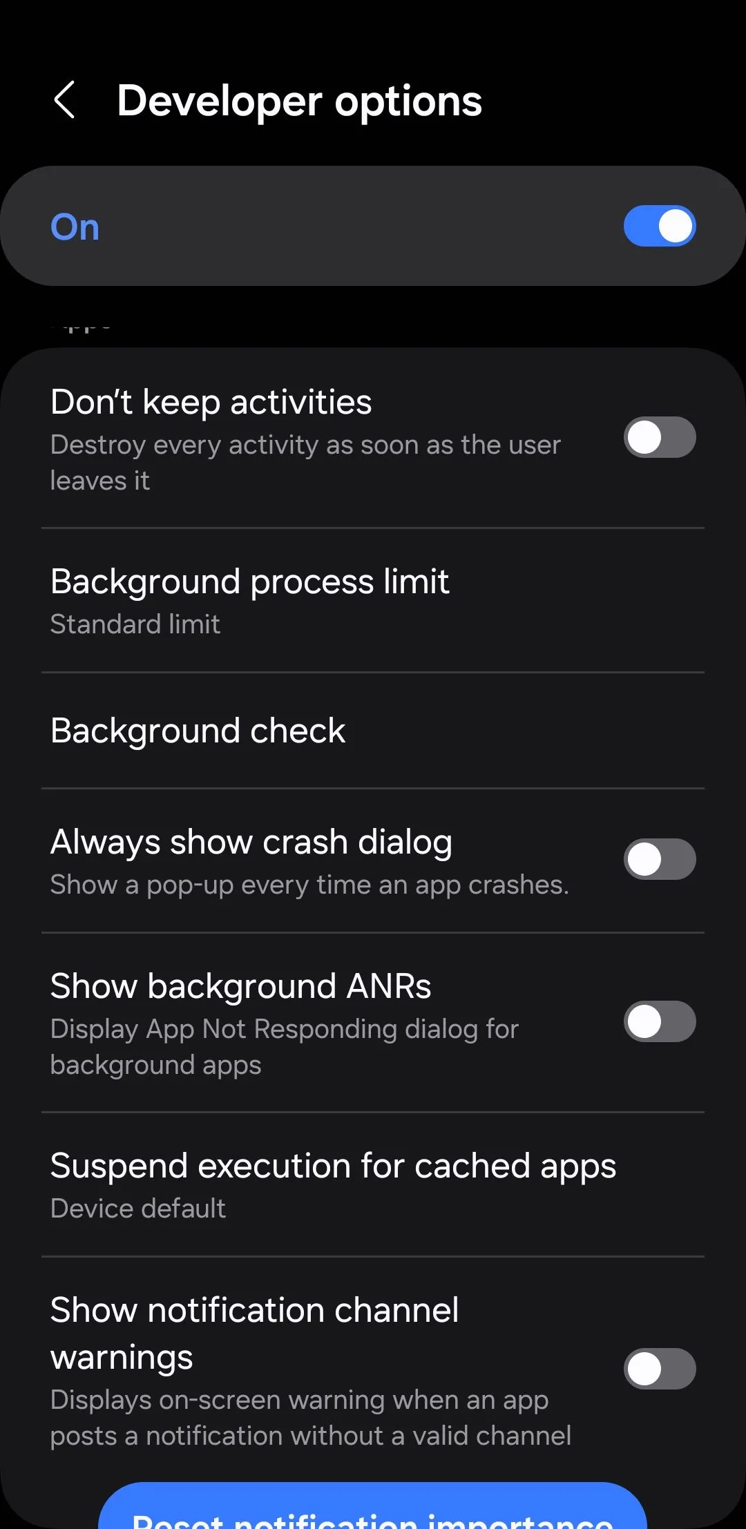 Tùy chọn giới hạn tiến trình nền trong Developer Options trên Android.